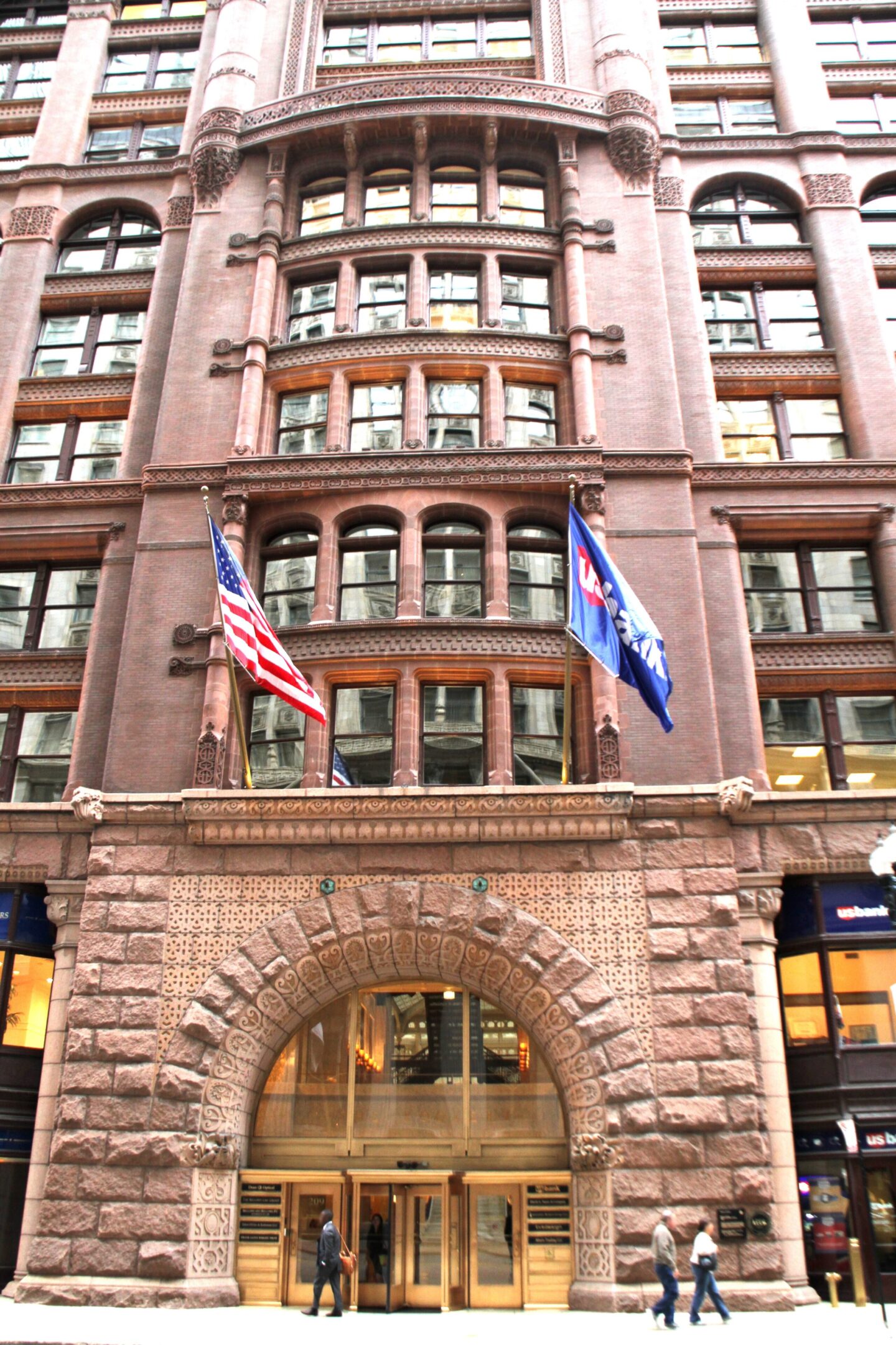 Chicago - S LaSalle StThe Rookery (1888, 55 m) Facade with portal Chicago - S LaSalle St
The Rookery (1888, 55 m)
Facade with portal